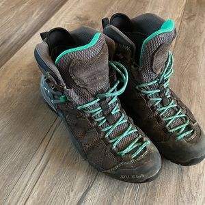 Good used condition, Salewa Alp Trainer Mid GTX Alpine Trekking Boot, W9
